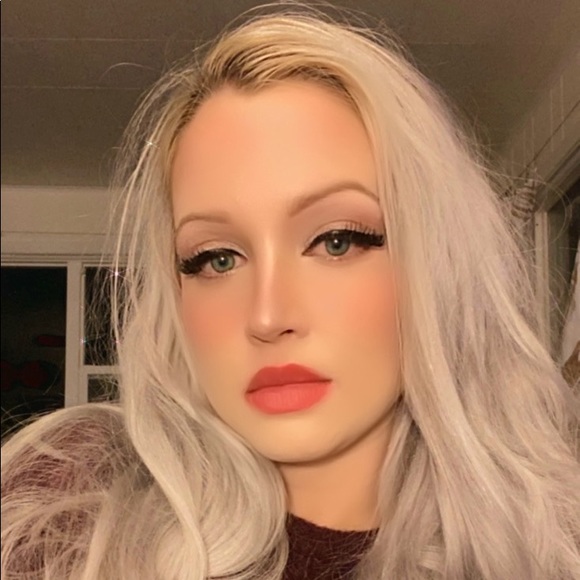 Meet your Posher, Megan - Picture 2 of 4